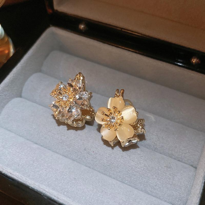 Silver Needle Zircon Flower Pearl Stud Earrings Exquisite Light Luxury High-end Earrings Niche White Versatile Earrings