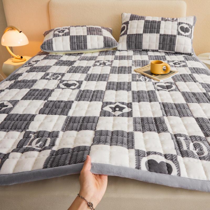 Soft Padded Winter Coral Fleece Mattress Pad with Plush Velvet Quilted Cover