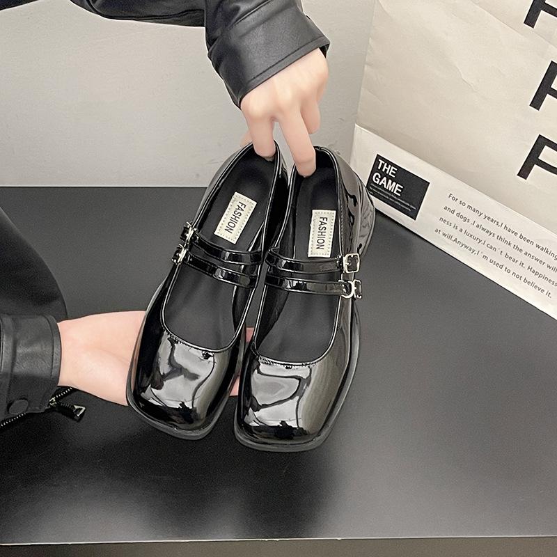 French thick heel temperament retro single shoes women's 2025 spring and summer new fashion gentle square head shallow mouth Mary Jane shoes tide