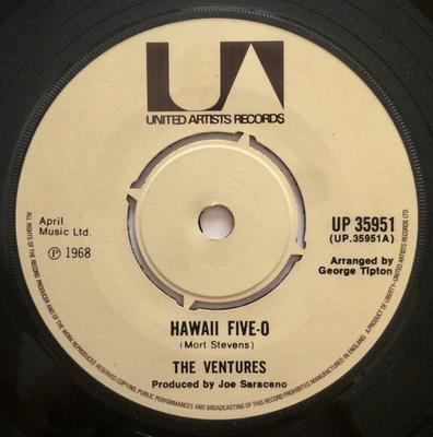7-Zoll-Schallplatte VENTURES - Hawaii Five-O UP35951 United Artists 1975 UK Rock Gebraucht