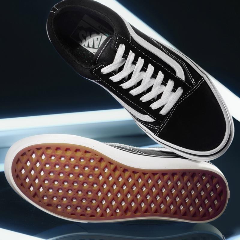 Barnes Comfique Old School Black True White Vn0a3wmavne1