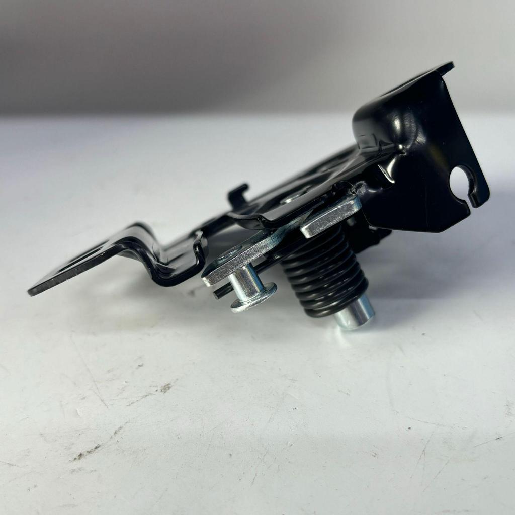 DS7A 16700 AE Right Side Metal Hood Lock (No Sensor) for 2013 Ford Mondeo.