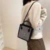 Chic And Casual Commuter Shoulder Bag 2023 Spring Collection With Zipper Closure