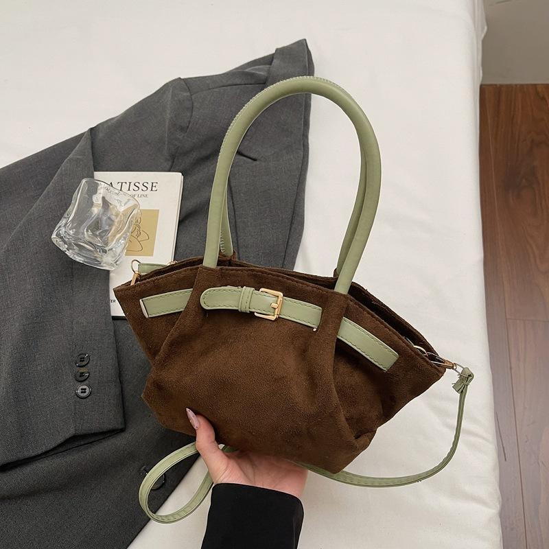 

New daily simple fashion Korean retro matte handbag women s commuting shoulder messenger bag