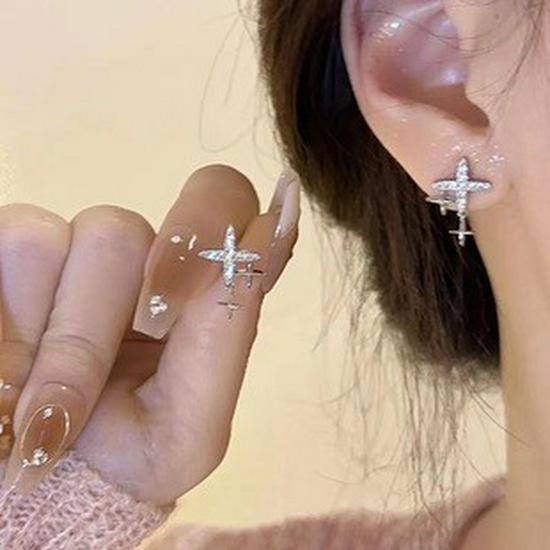 Cercei cu temperament versatil: Design luxos, de ultimă generație pentru femei