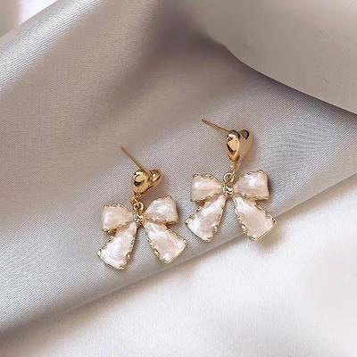 French White Earrings, Sweet Bow Love Earrings Ins Design Retro Light Luxury High-end Stud Earrings