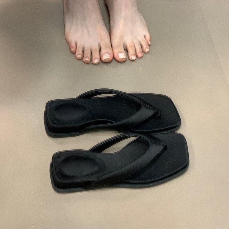 Seaside Pinch Flip-flops Women Wear New Beach Sandals Fashion Sense