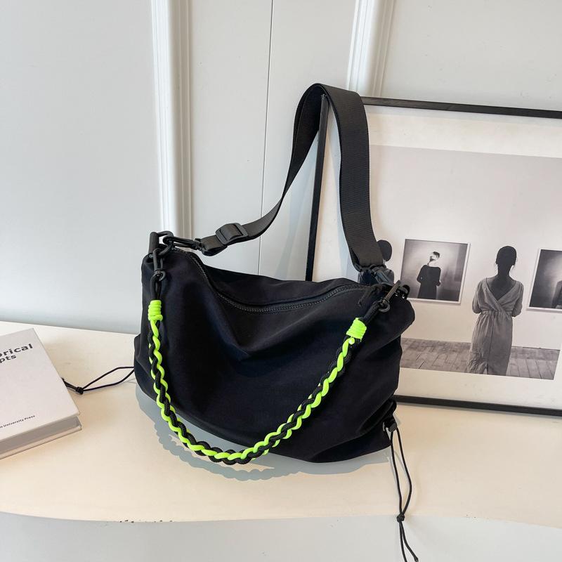 

Дизайнерская сумка из нейлоновой ткани, женская, новинка 2024 года, вместительная, универсальная сумка через плечо чёрный