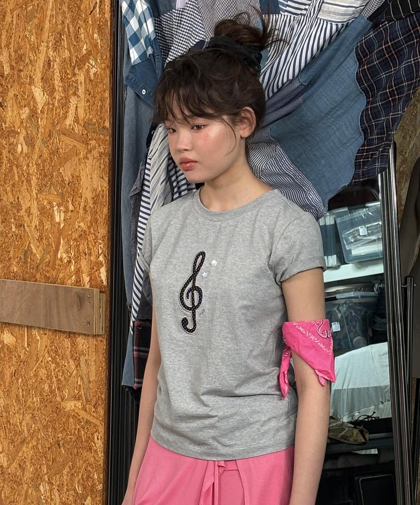 Okkitteu Music Note T-Shirt Gray