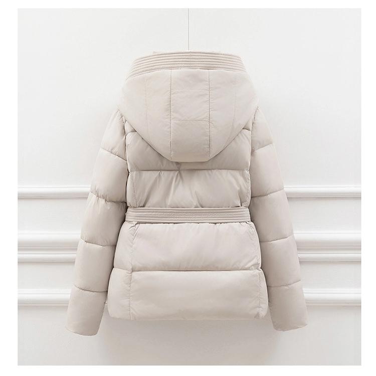 Dámská krátká větruodolná zateplená zimní bunda s kapucí a páskem