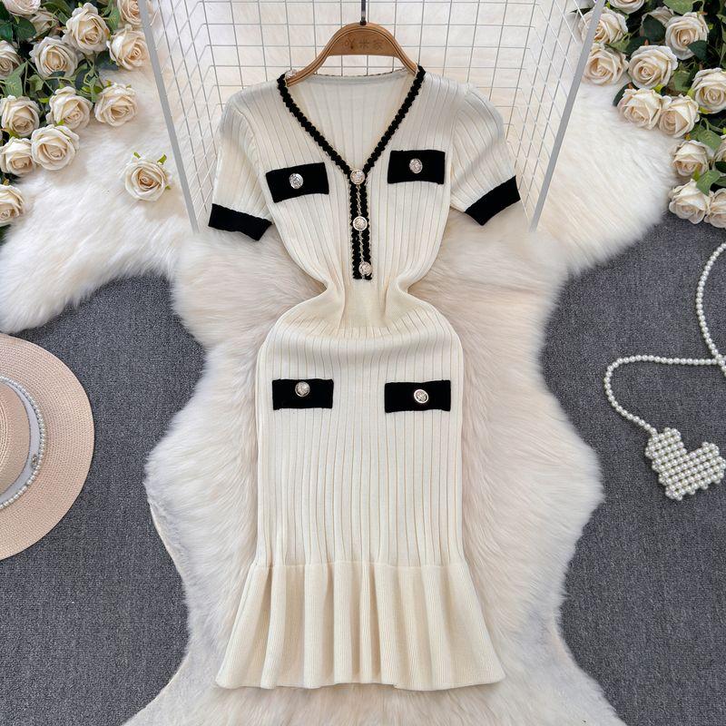

V Neck Fishtail Dress Women s Summer Dress 2024 New Arrival Knitting Black Temperament Waist-Controlled Slimming Sense of Design Skirt Beige White All yards