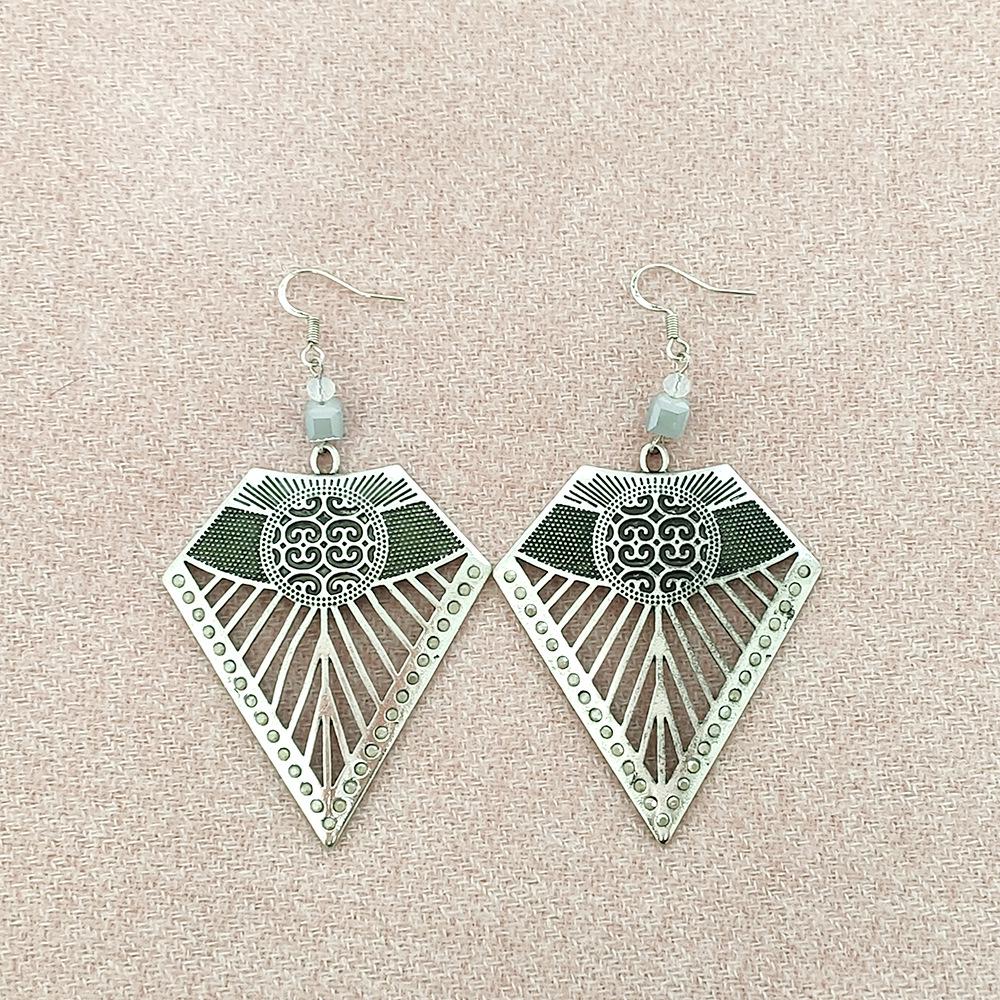 

Women s Retro Shield-Shaped Floral Diamond Earrings