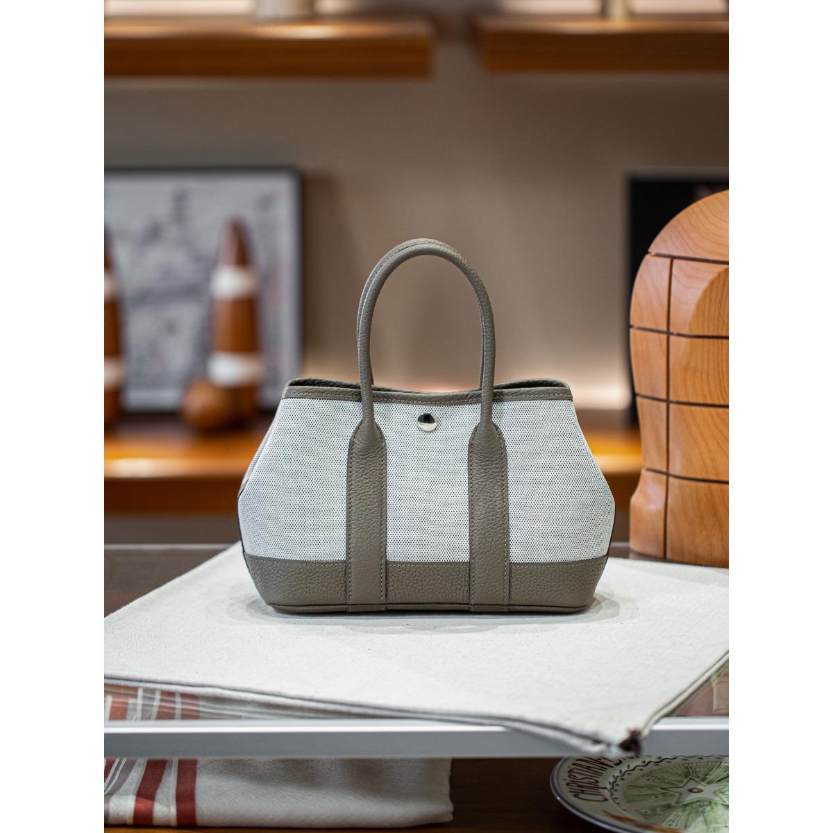 

Kazlan Neo Garden23 garden wrap fabric patchwork hand-sewn wax thread top layer cowhide mini tote bag 23cm