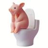 Entzückende rosa Schwein auf Toilette Figur - Verspielte PVC-Dekoration für Zuhause, Büro & Auto | Ideales Geschenk für Freunde | Vielseitig für Innen