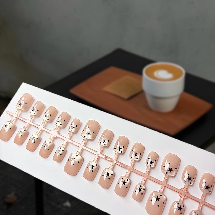 Starry Cat Eye Wearable Gel Nail Polish: Simple, Cute, and Girly Medium Short Fake Nails.