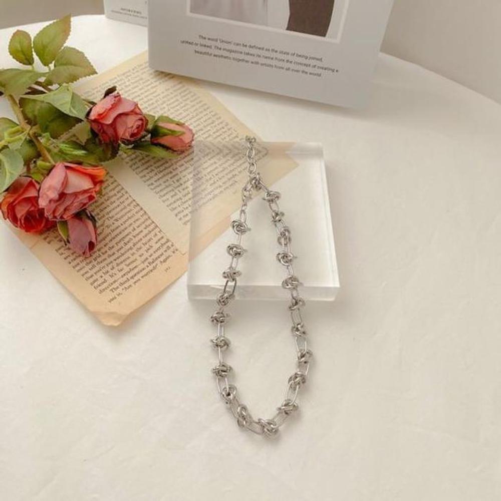 [Onoma] Onm Silver Chain Twist Charming Women's Summer Thin Necklace (37315586)