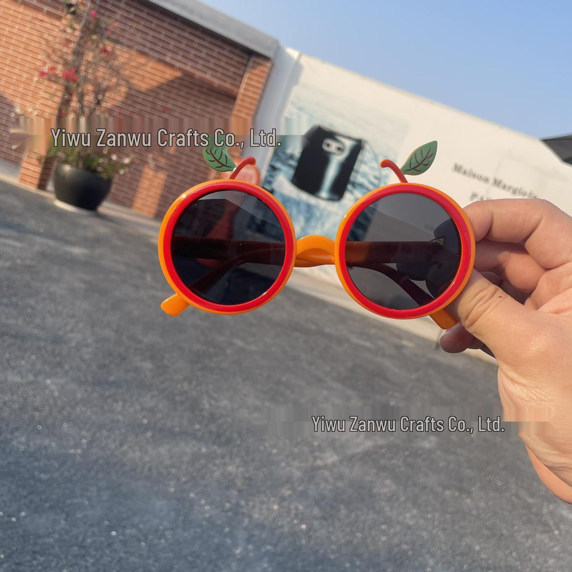 

Смішні сонцезахисні окуляри-реквізит для вечірки з нагоди дня народження: Весела прикраса та фотоаксесуар