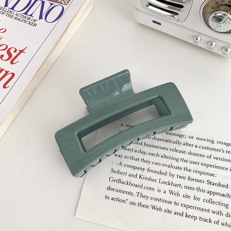 Versatile Milk Coffee Hair Clip: Large, Simple Shark Design for Women