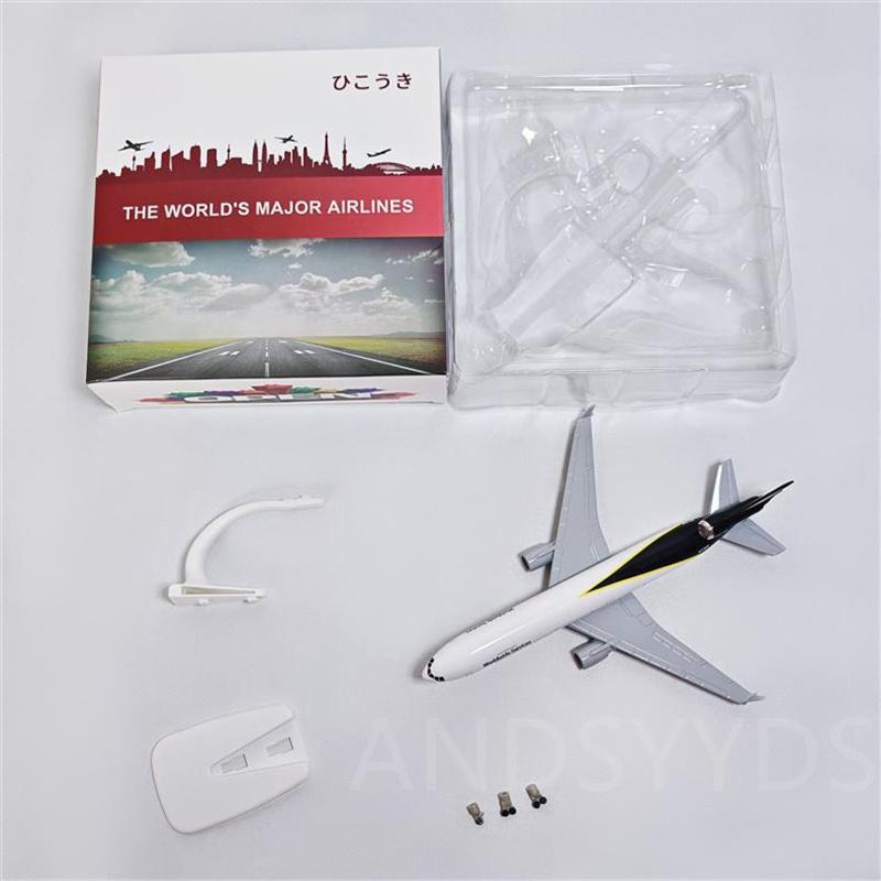 1/400 Md11 Plane Model UPS World Cargo Airlines 20CM Alloy Diecast Airplane with Base Landing Gear Wheels for Collection