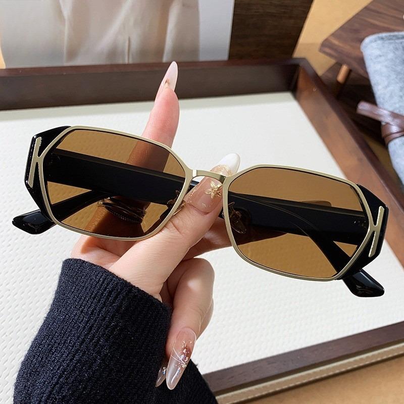 

New Women Sunglasses Vintage Square Sunglasses Female Eyeglass Rectangle Glasses UV400