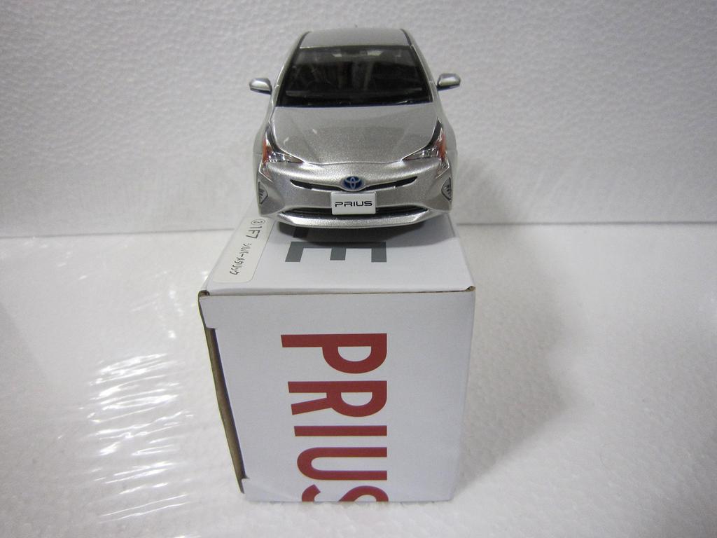 Toyota Official Minicar New Prius Color Sample Silver Metallic 1F7 1/30