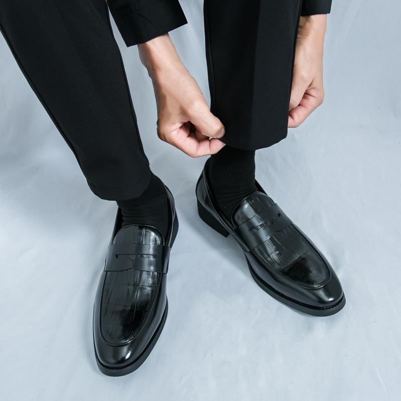 Classic Men's Business Work Shoes Massage Sole Versatile Men's Loafers Thick Soled Leather Casual Shoes Comfortable Versatile