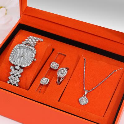 5KS Luxusní Personalizované Dívčí Diamanty Stříbrné Quartzové Hodinky Dámský Čtvercový Přívěsek Náhrdelník Diamantové Náušnice Prsten Set pro Dívky