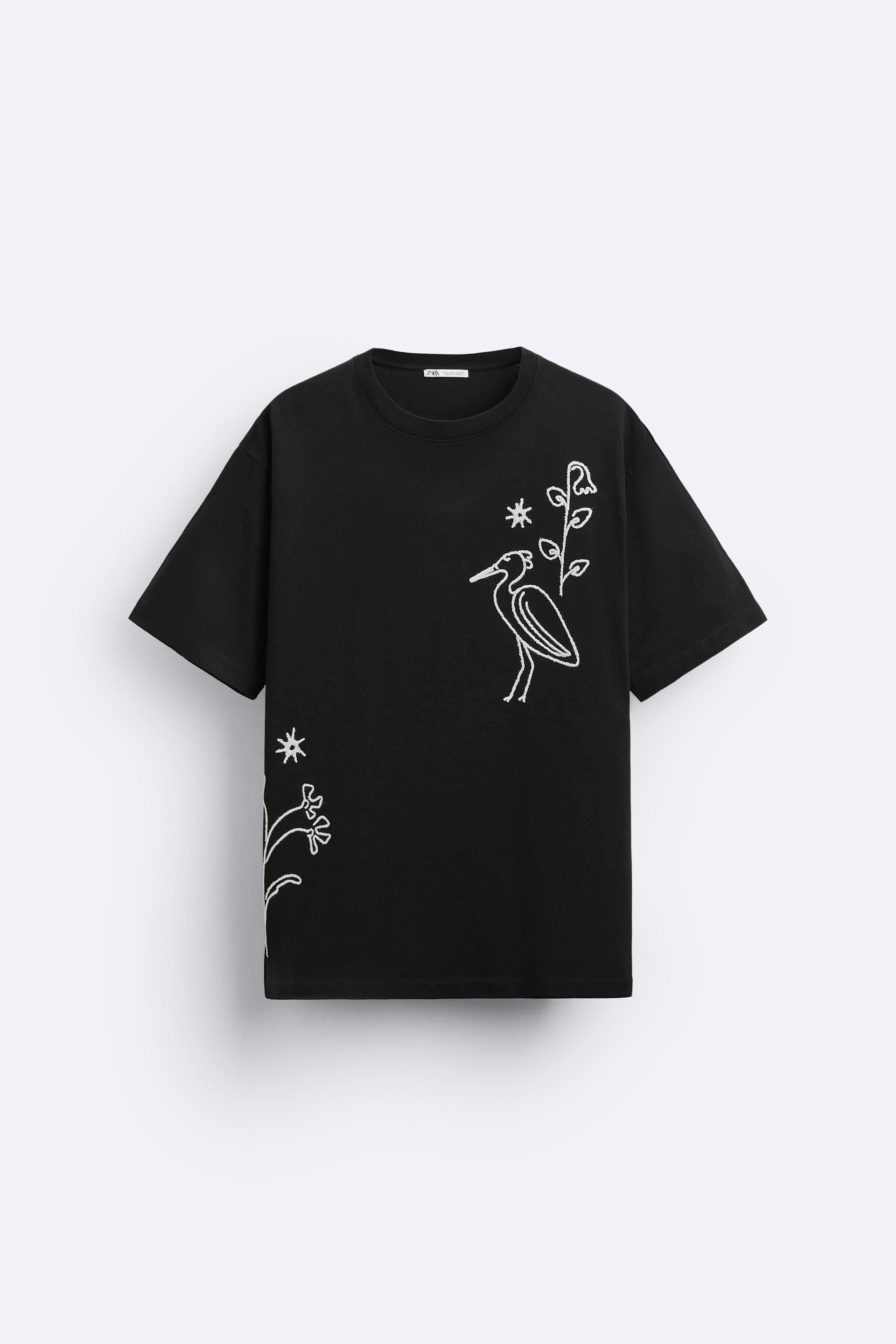 

ФУТБОЛКА С КОНТРАСТНОЙ ВЫШИВКОЙ