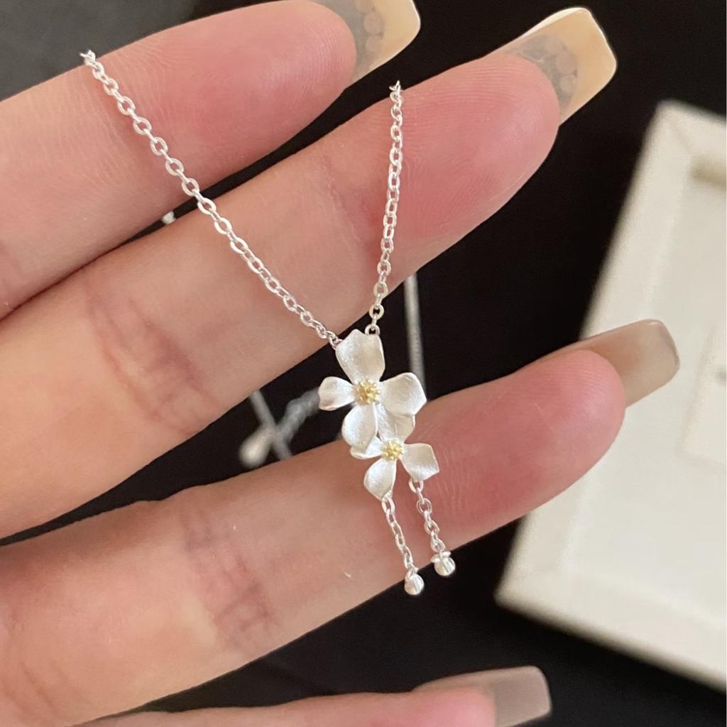 Women Elegant Zircon Irregular Flower Chain Necklace Fashion Silver Color Pendant Necklace Choker Female Party Jewelry Girls Gifts