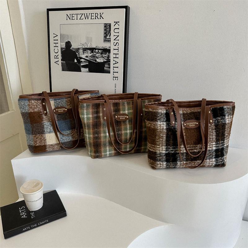 Large Capacity Stylish Plaid Single Shoulder Tote Bag For Women In 2023 Winter