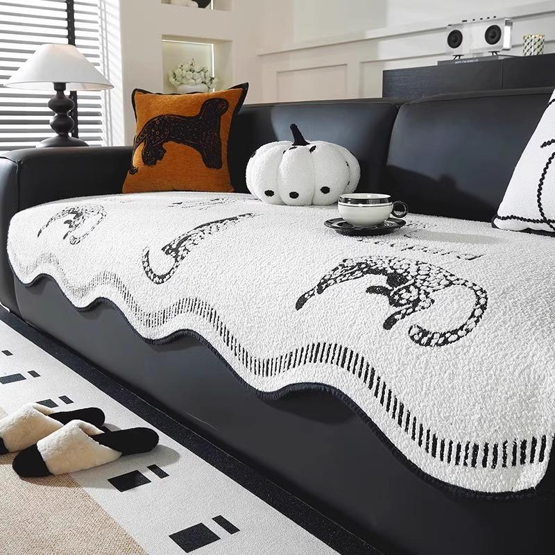 

Irregular Special-Shaped Sofa Cushion, Fluffy Yarn, New Non-Slip Seat Cushion In Autumn And Winter, High-End Straight-Row Sofa Cover 90*90cm