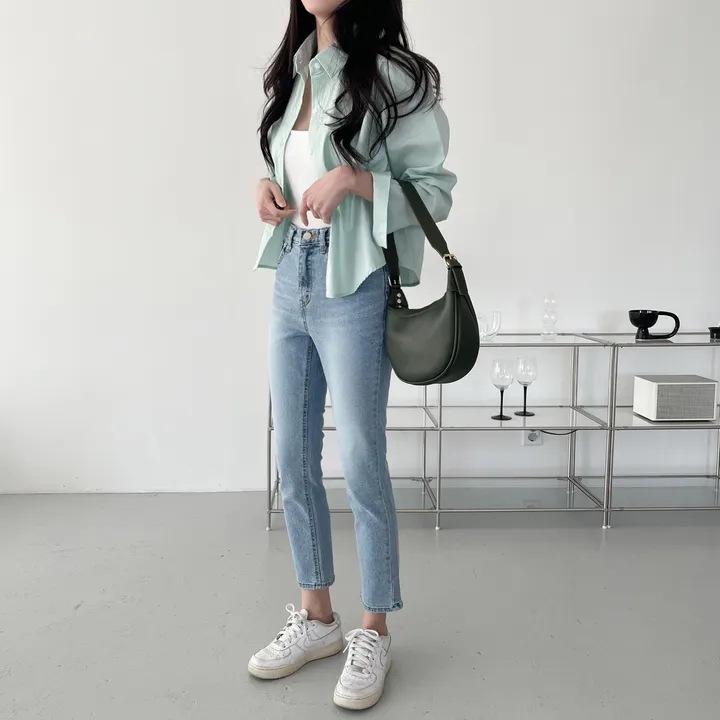 Spring 2025 Korean Chic Women's White Shirt: Loose-Fit Top for Petite Sizes