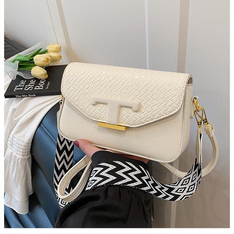 Bag women's summer new messenger bag niche design shoulder portable small square bag casual work small bag
