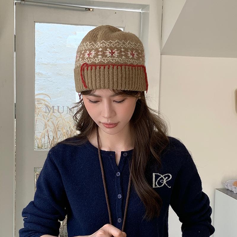 Retro mixed-color crochet wool hat for women, warm in autumn and winter, big head circumference and small knitted ear protection hat