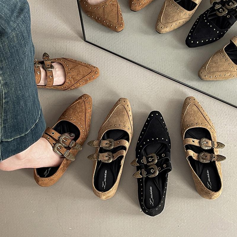 Retro pointed one-word buckle Mary Jane shoes autumn fashion French design sense rivet wedge single shoes women's shoes