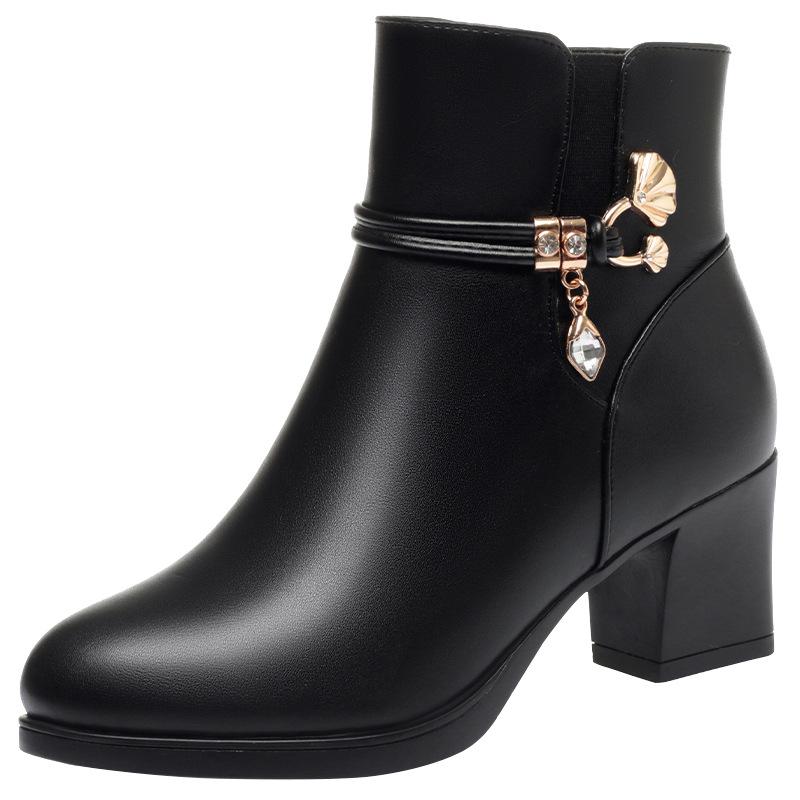 Mom Shoes Winter Short Boots, New    and Elderly Women's Shoes Fleece Warm Leather Shoes Medium Heel Thick Heel Soft Leather Cotton Shoes