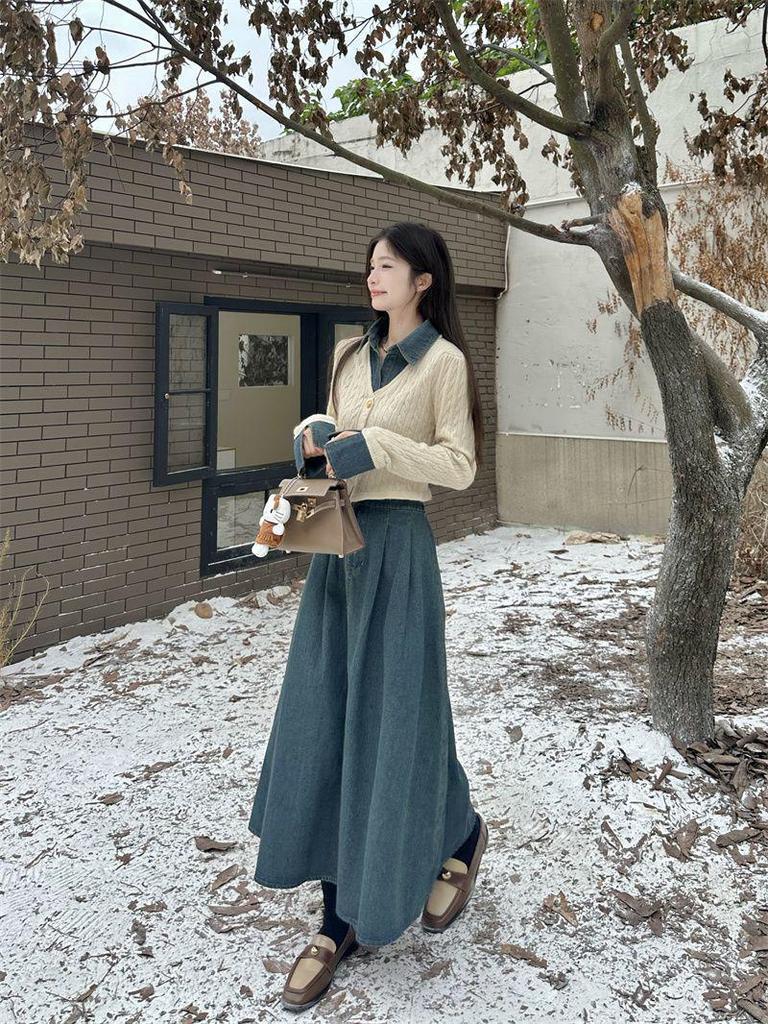 Dámská elegantní džínová patchworková souprava: Pletený top s dlouhým rukávem a midi sukně s vysokým pasem