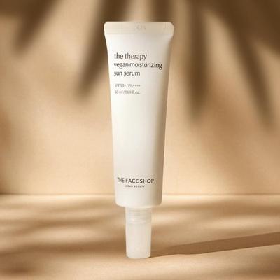 The Therapy Veganes feuchtigkeitsspendendes Sonnenserum 50 ml SPF50+ PA++