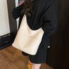 Casual large-capacity bag women's new fashion commuter shoulder messenger bag popular retro bucket bag