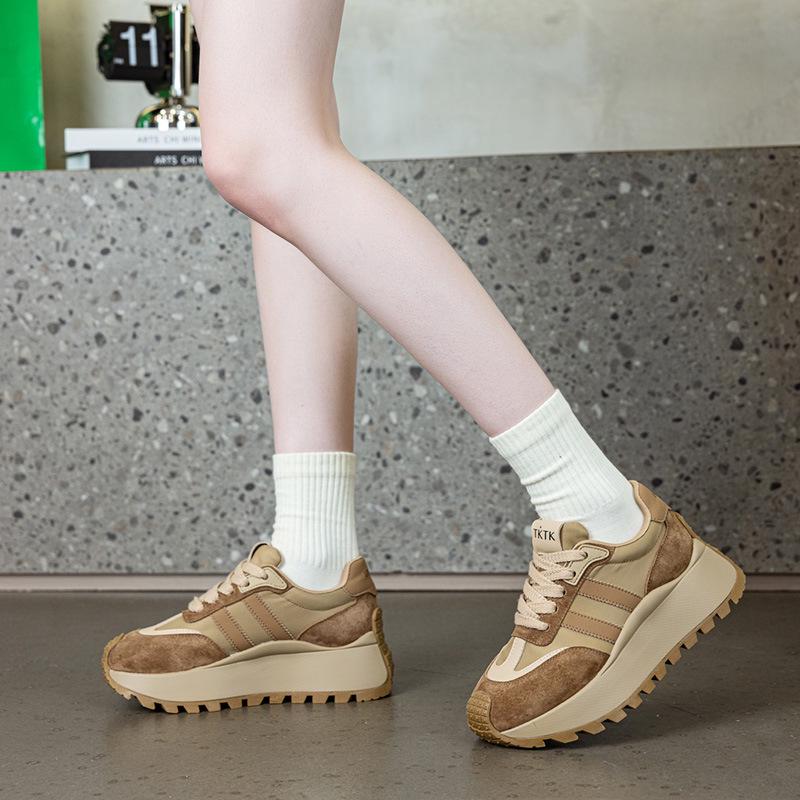 

Женские универсальные нескользящие кроссовки весна-лето 2025 года — немецкий тренировочный стиль с толстой подошвой 35 коричневый