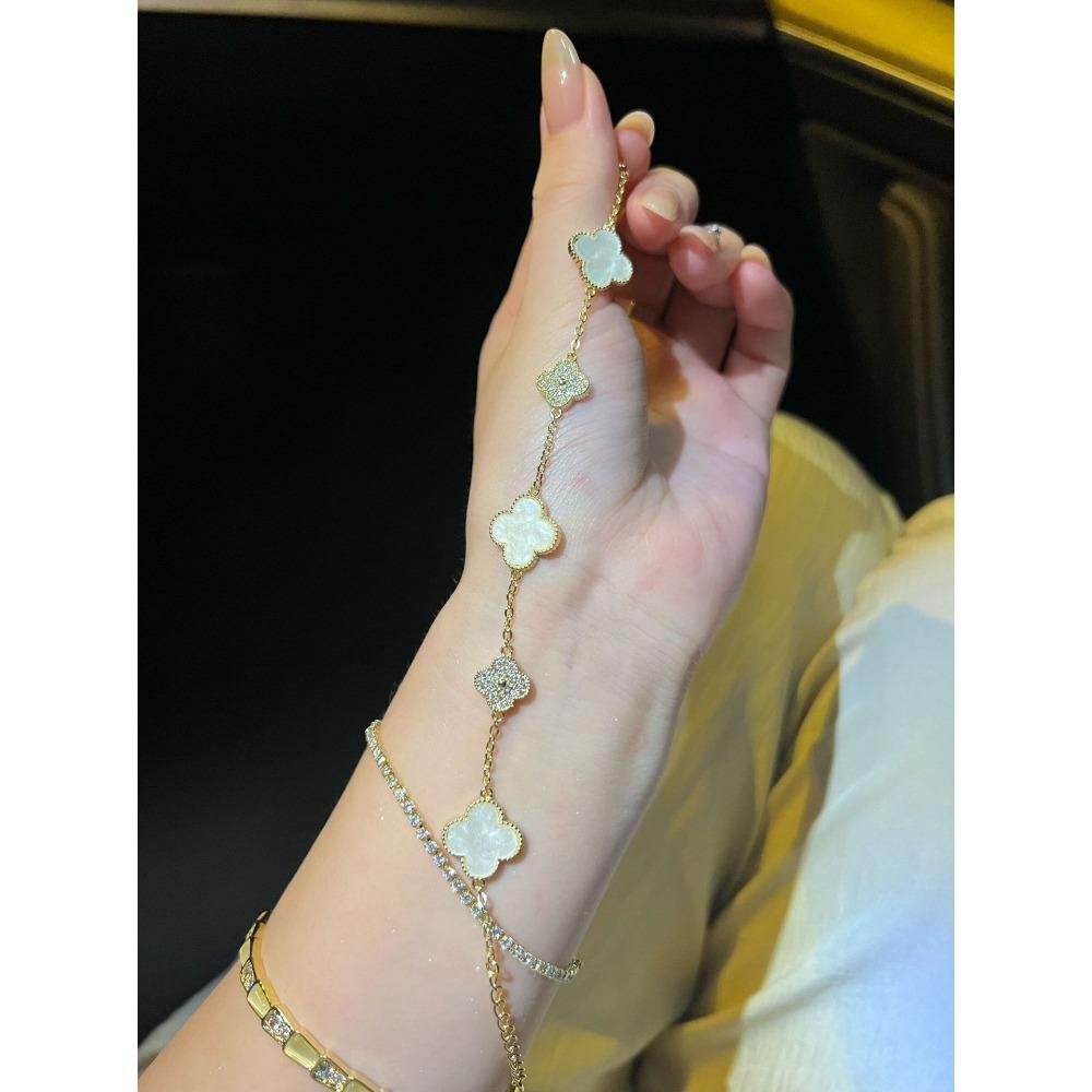 

Высококлассный браслет «Счастливый четырехлистный клевер» Легкая роскошь Высококлассный темперамент Ручные украшения Модный дизайн Ювелирные изделия