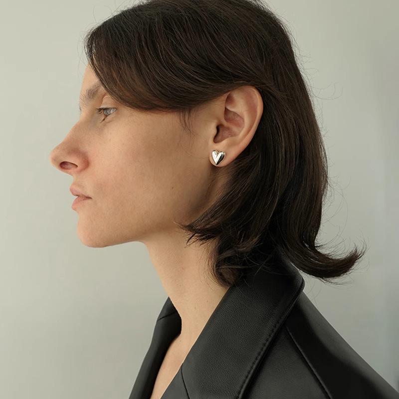 

Korean Style Heart Stud Earrings: Niche Design, Elegant & Versatile Peach Heart Earrings золотий