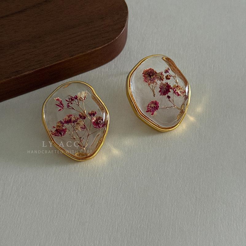 Original design geometric resin immortal dried flower stud earrings Mori literary gentle flower earrings niche earrings