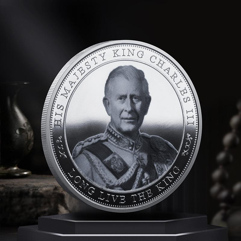 The King Of England Charles III Silver Plated Commemorative Coin Set In Holder Uk Royal Challenge Keychain Souvenir Gift серебряный