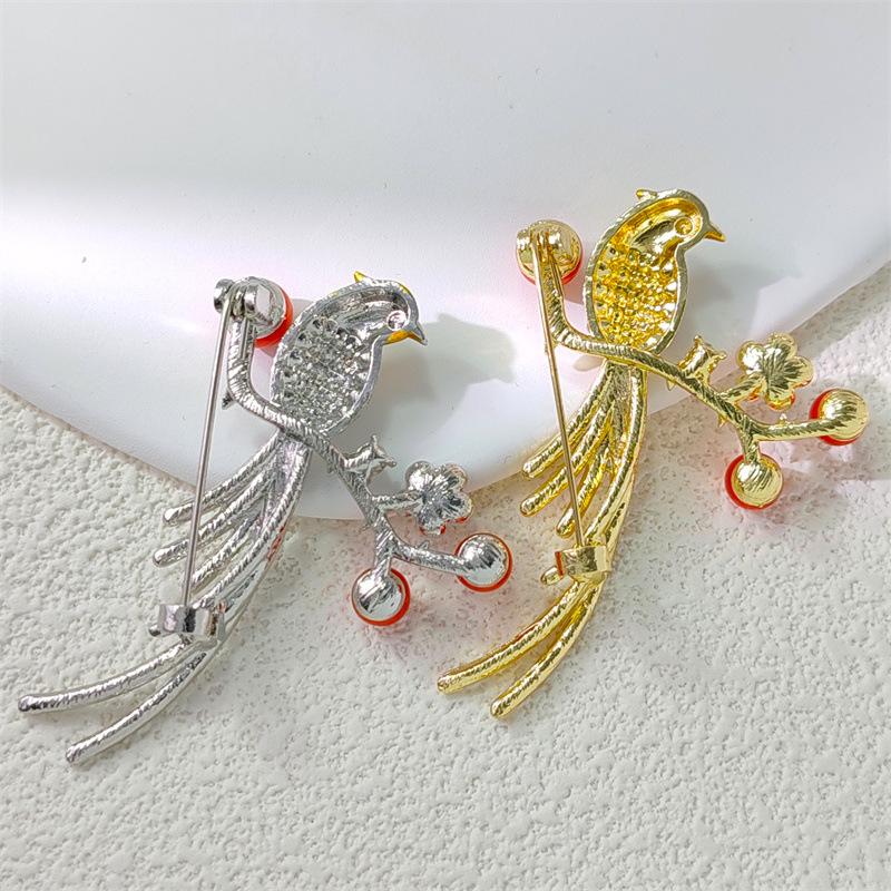 High-end New Brooch With A Lovebird Design, Antique , And Magpie Corsage.