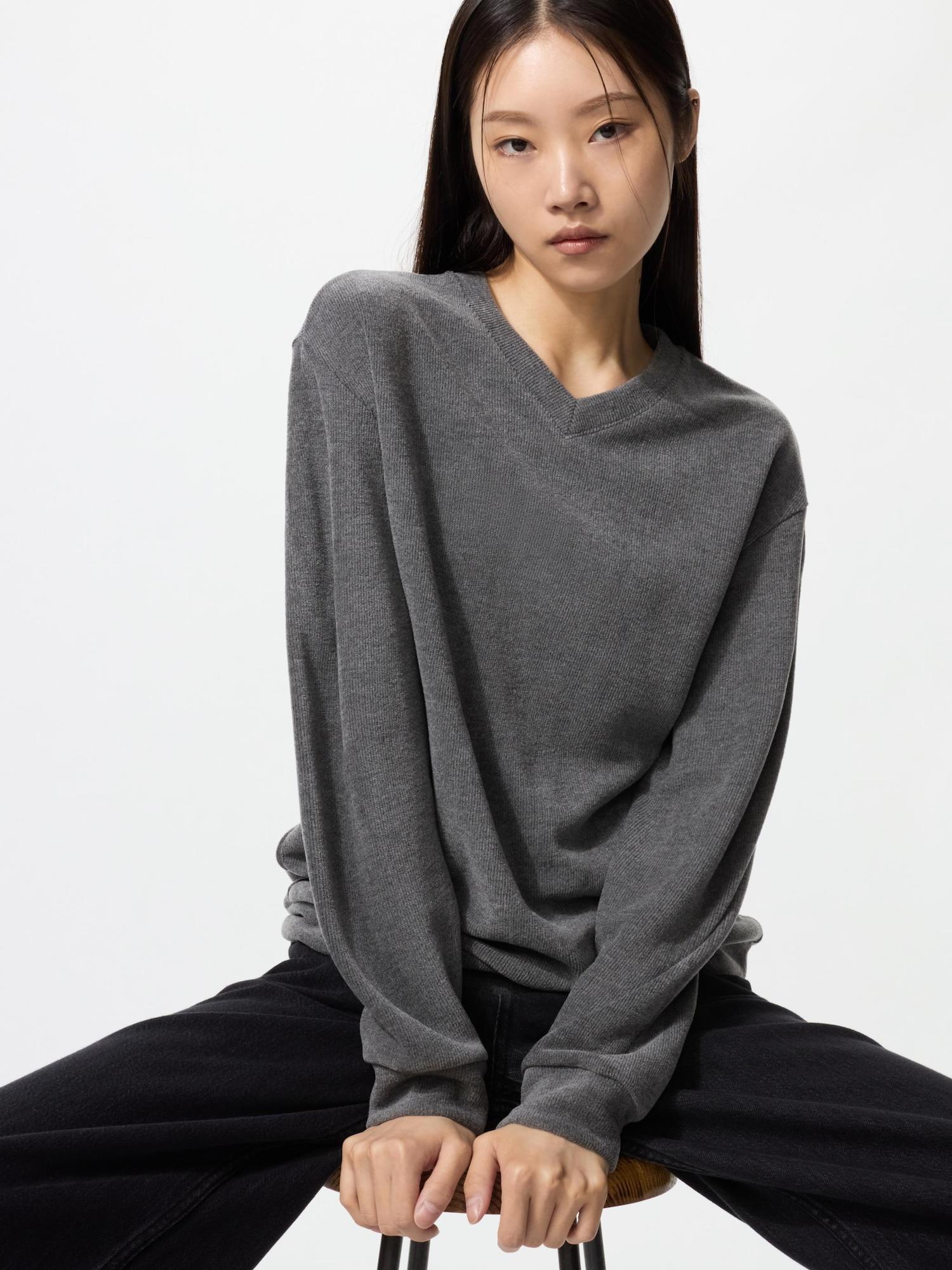 

Uniqlo SofT KniT Флисовая футболка с V-образным вырезом 06 GRAY/XS