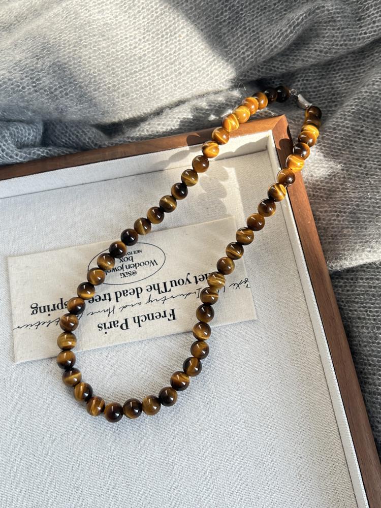 

Ожерелье-чокер из нержавеющей стали с бусинами из тигрового глаза и застежкой в виде юаньбао - китайская легкая роскошь, осенне-зимняя цепочка для свитера