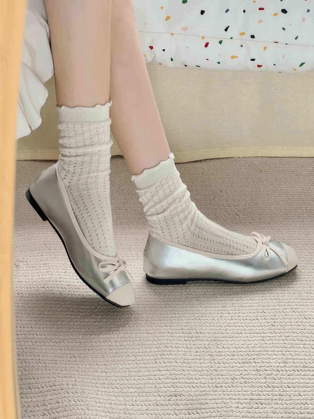 

Вечерний бриз нежные бабочки балетки ретро мягкая подошва серебристые одинарные туфли весна и лето красные туфли бабушки 39