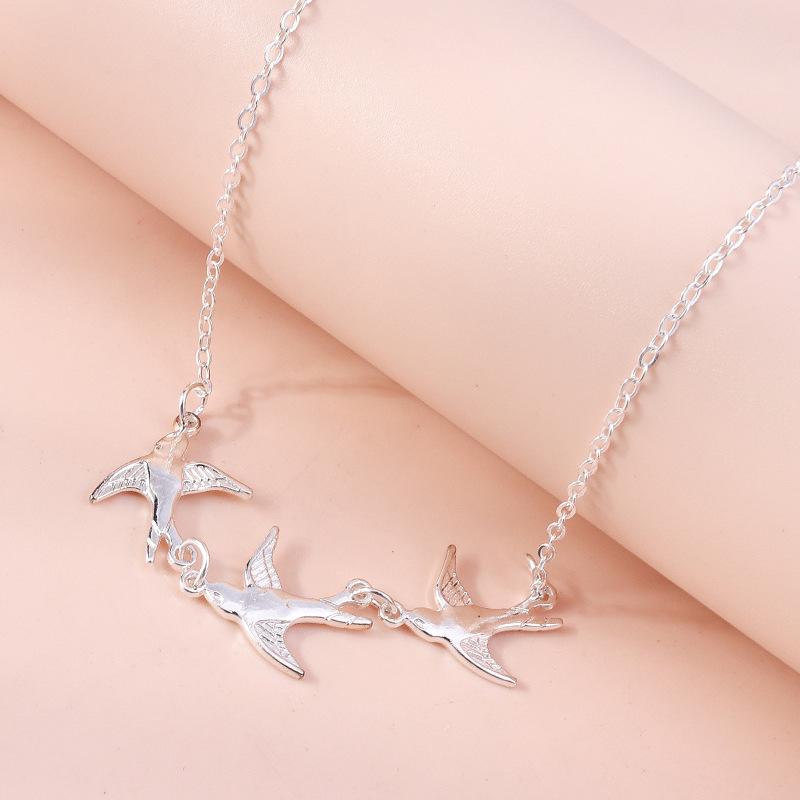 Popular Girl Necklace Wild Temperament Retro Simple Three Bird Necklace Women Bohemio Fatima Necklace