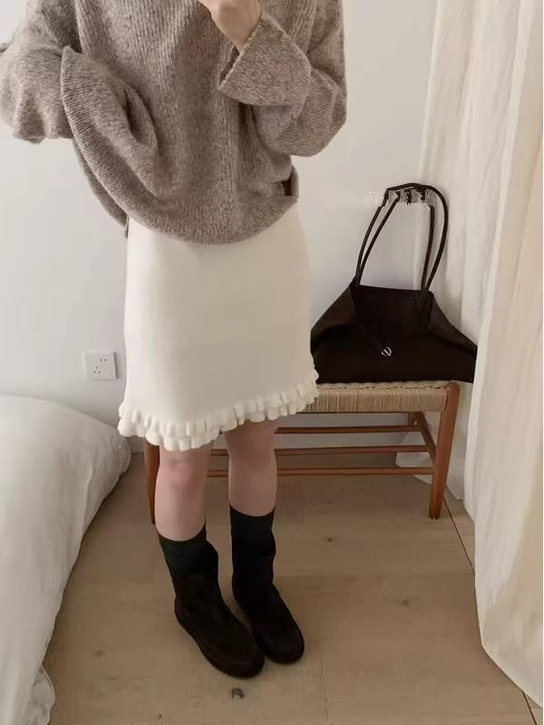 Elegant High-Waist Black Wool A-Line Skirt for Women - Slimming Petite Fit for Autumn and Winter